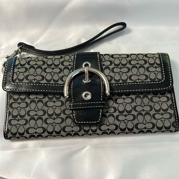 Coach Signature C Canvas SOHO buckle flap wallet black and gray Jacquard - Picture 1 of 16
